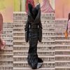 Show diễn Rick Owens Xuân Hè 2024: Sắc hồng huyền ảo từ "chúa tể bóng tối"