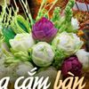 Loại hoa nào nên bày trên bàn thờ ngày Tết giúp thu hút tài lộc? Hoa cắm số chẵn hay số lẻ mới đúng?