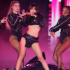 Lisa đeo cánh thiên thần, mặc nội y diễn tại Victoria's Secret Fashion Show