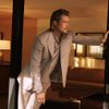 Brad Pitt khoe vẻ phong trần & thần thái hút hồn giữa khung cảnh Hollywood