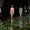 BST Prada thu-đông 2024 : Cuộc trò chuyện lãng mạn với lịch sử