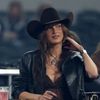 Bella Hadid lăng-xê phong cách cao bồi, lan tỏa tình yêu với ngựa