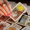 Nhan nhản quán cà phê xem bói bài tarot, sinh viên chi tiền triệu nghe 'thông điệp từ vũ trụ'