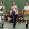 BST LOEWE Thu Đông 2024: Vườn địa đàng thơ mộng nở rộ giữa trời đông