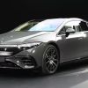Ra mắt Mercedes-Benz EQS 2025 với thiết kế giống xe xăng hơn, phạm vi di chuyển tăng 82 km