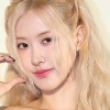Rosé (BLACKPINK) xinh như búp bê nhưng vẫn gây lo ngại