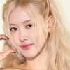 Rosé (BLACKPINK) xinh như búp bê nhưng vẫn gây lo ngại
