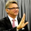 HLV Troussier về nước, khép lại hành trình buồn cùng bóng đá Việt Nam