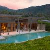 The Travel Curator Issue: Hiểu về du lịch xa xỉ như thế nào?