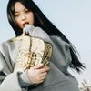 Đại sứ Gucci Hanni xuất hiện trong chiến dịch quảng bá túi Horsebit 1955 tại Seoul