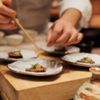 Omakase: Khi giới trẻ chi cả tháng lương cho một bữa ăn không được chọn món, mỗi phần chỉ bé bằng ngón tay