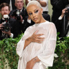 Doja Cat quấn khăn tắm, mặc đồ ướt dự Met Gala 2024