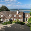 Một ngôi nhà ở Cape Cod trị giá 13 triệu đô la mang trong mình vẻ quyến rũ của thời đại đã qua được niêm yết lần đầu tiên sau 50 năm