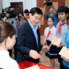 Ông Johnathan Hạnh Nguyễn trao học bổng trị giá 3,6 tỷ đồng cho học sinh, sinh viên vượt khó