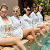 Huyền Baby thả dáng nuột nà với chuyến du lịch sang chảnh cùng "hội bạn phú bà"