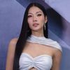 Hoàng Thùy đáp trả chủ tịch Miss Universe Vietnam