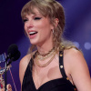 Phong cách "giàu kín, sang ngầm" của Taylor Swift nhìn qua 2 món đồ nhỏ
