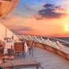 Cuộc sống khó tin trong du thuyền chở top 1% dân số thế giới