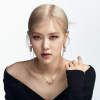 Chỉ với bức ảnh chụp vội, Rosé giúp một đôi giày được săn đón