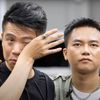 Các nghệ sĩ khóc vì chia tay các anh trai vượt ngàn chông gai