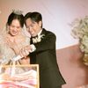 Chiếc váy cưới đính 1000 viên pha lê của vợ Anh Đức
