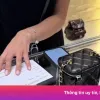 Bán xe của bạn trai để mua túi Chanel