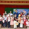 Harper’s Bazaar vui tết đoàn viên với trẻ em trường tiểu học Lộc Thành B