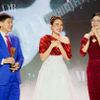Mỹ Tâm nhận giải thưởng Thành tựu trọn đời tại Harper’s Bazaar Star Awards 2025 từ doanh nhân Johnathan Hạnh Nguyễn và Lê Hồng Thuỷ Tiên