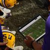 Thúc đẩy thành công của trận đấu: iPad kết hợp với bộ môn bóng bầu dục đại học