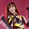 Chiếc quần cắt xẻ khiến Lisa bị chỉ trích