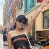 Chi 10 triệu đồng, xếp hàng dưới nắng để gặp anh trai chông gai
