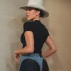 Chiếc quần jeans 'nội y 3D' gây tranh cãi