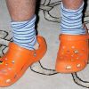 Crocs báo lỗ, giày 'xấu xí' sắp hết thời?
