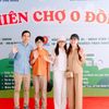 Hoa hậu Hoàng Thanh Nga đưa chồng đi du lịch nhưng vẫn không quên làm từ thiện
