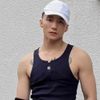 Sơn Tùng M-TP khoe cơ bắp