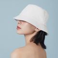 mũ bucket trắng