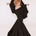 váy đen Schiaparelli Couture thu đông 2021