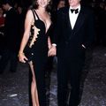 Elizabeth Hurley - Chiếc váy kim băng của Versace