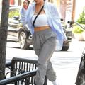 Ghim ngay mẹo mix & match quần jogger “chất như nước cất” từ chị em nhà Kardashian-8