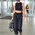 Ghim ngay mẹo mix & match quần jogger “chất như nước cất” từ chị em nhà Kardashian-10
