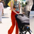 Phong cách thời trang trendy của Gigi Hadid khi làm mẹ-13