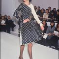 Nhìn lại những show diễn Chanel đáng nhớ nhất đối với Inès de la Fressange - nàng thơ đầu tiên của “bố già” Karl Lagerfeld - Ảnh 10.