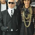 Nhìn lại những show diễn Chanel đáng nhớ nhất đối với Inès de la Fressange - nàng thơ đầu tiên của “bố già” Karl Lagerfeld - Ảnh 12.