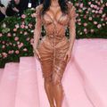 Những bộ cánh ấn tượng nhất lịch sử Met Gala-14