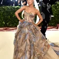Những bộ cánh ấn tượng nhất lịch sử Met Gala-13