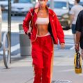 Bella Hadid và mốt mặc đồ tập gym ra đường-11