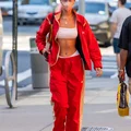 Bella Hadid và mốt mặc đồ tập gym ra đường-11