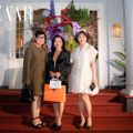 Chị Ashley Ngo – Chủ tịch AR GROUP và nữ đại gia Ms. Lavender bên cạnh nhân vật chính của buổi tiệc.