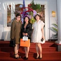 Chị Ashley Ngo – Chủ tịch AR GROUP và nữ đại gia Ms. Lavender bên cạnh nhân vật chính của buổi tiệc.