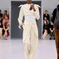 LOEWE_SS24_MW_SHOW_RUNWAY_LOOK_42_FRONT_RGB_CROPPED_3x4_42-490x654.webp
